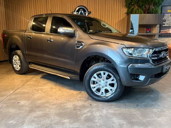 FORD RANGER 3.2 XLT 4X4 CD 20V DIESEL 4P AUTOMÁTICO FORD RANGER 3.2 XLT 4X4 CD 20V DIESEL 4P AUTOMÁTICO